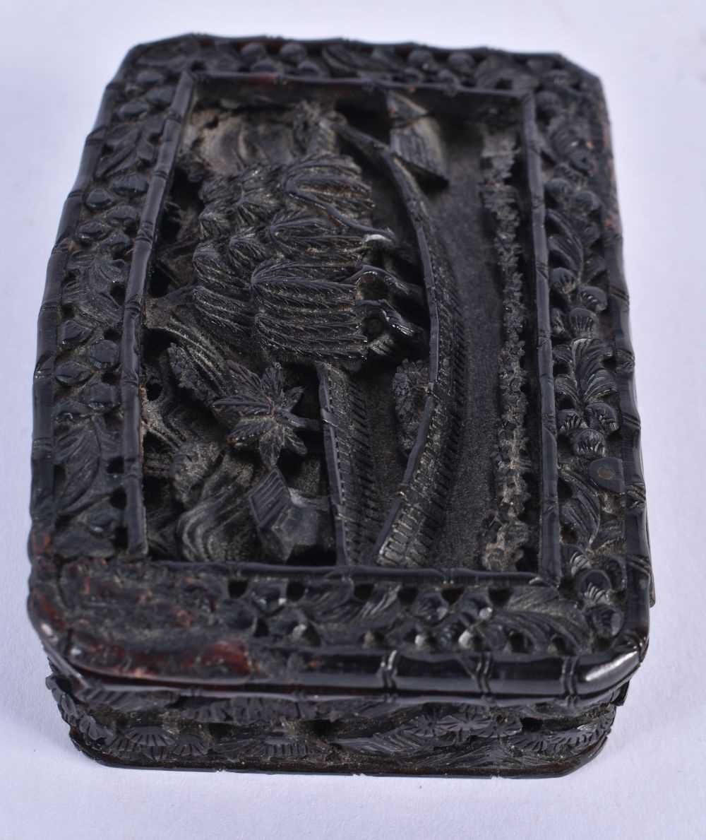 A RARE 19TH CENTURY CHINESE CARVED TORTOISESHELL SNUFF BOX AND COVER Qing. 8 cm x 5.5 cm. - Image 3 of 7