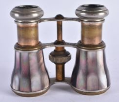 A PAIR OF MOTHER OF PEARL OPERA GLASSES. 9 cm x 6 cm.