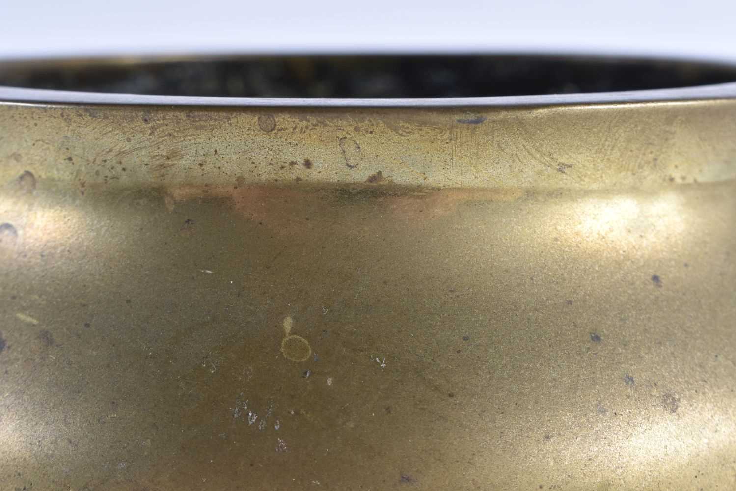 A GOOD 18TH CENTURY CHINESE TWIN HANDLED BRONZE CENSER bearing unusual four character studio marks - Image 2 of 14
