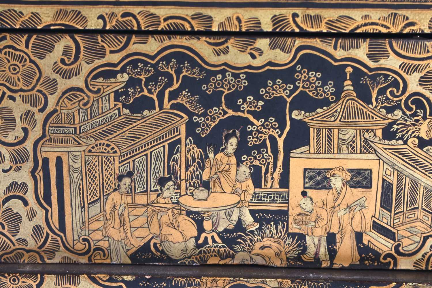 A FINE LATE 18TH/19TH CENTURY CHINESE EXPORT BLACK AND GOLD LACQUER SEWING CASKET Mid Qing, - Image 2 of 13