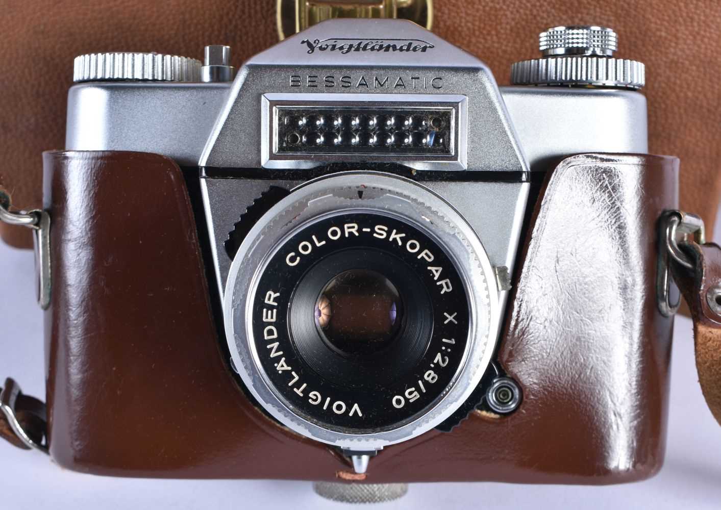 Voigtlander Bessamatic VINTAGE CAMERA w/ Color-Skopar X F/2.8 50mm Lens. 24 cm x 18 cm. - Image 2 of 6