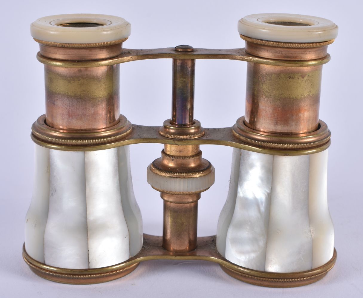 A PAIR OF MOTHER OF PEARL OPERA GLASSES. 9 cm x 9.25 cm. - Image 2 of 4