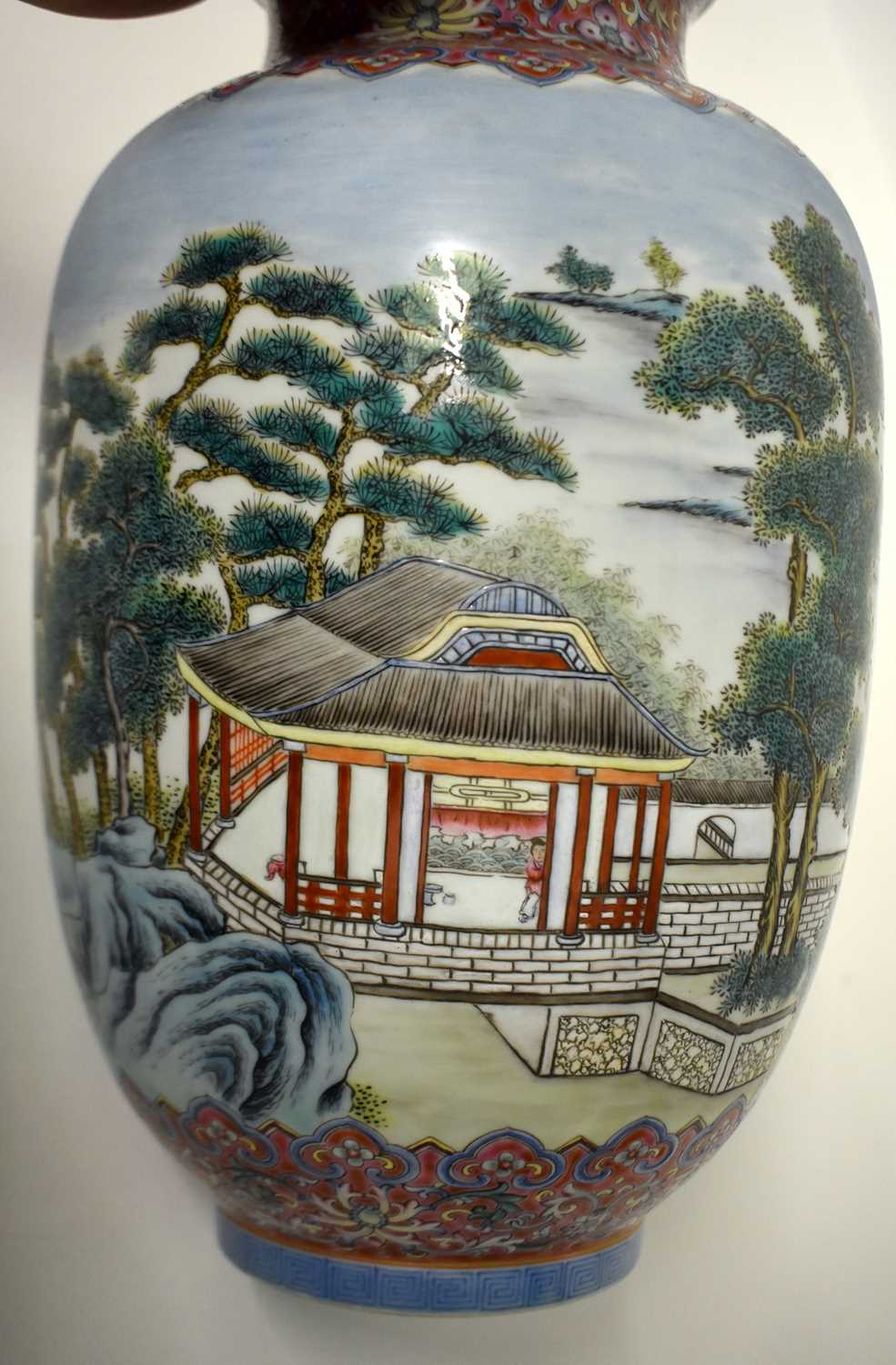 A FINE EARLY 20TH CENTURY CHINESE FAMILLE ROSE PORCELAIN LANTERN VASE Late Qing/Republic, painted - Image 13 of 20
