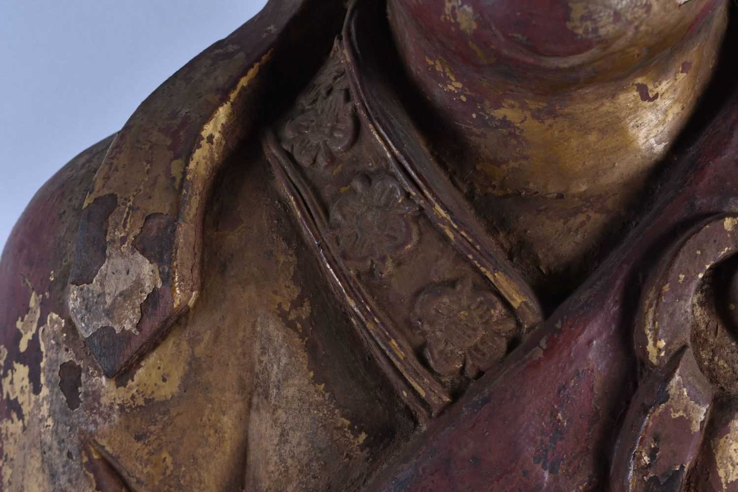 A VERY LARGE 17TH CENTURY CHINESE POLYCHROMED LACQUERED WOOD FIGURE OF A SEATED BUDDHA Late Ming, - Image 3 of 9