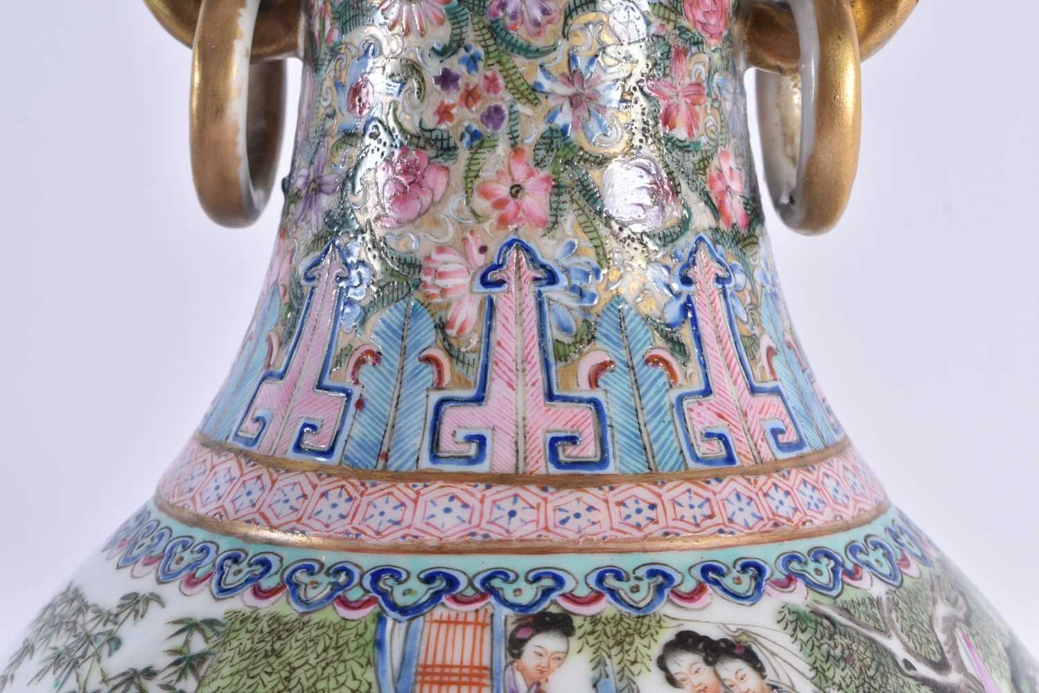 A FINE LARGE EARLY 20TH CENTURY CHINESE FAMILLE ROSE PORCELAIN TWIN HANDLED VASE Late Qing/Republic, - Image 3 of 24