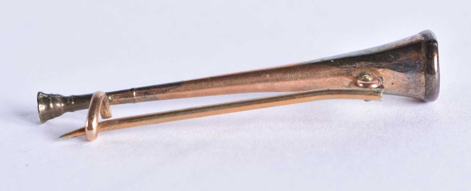 A Hunting Horn Bar Brooch in a Fitted Case. 3.8cm x 1cm, weight 1g. - Bild 3 aus 3