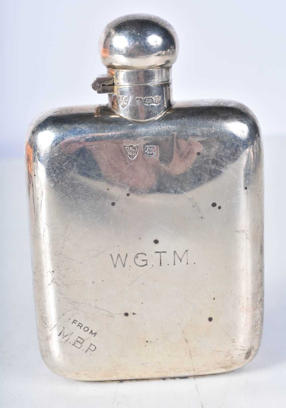 A Silver Hip Flask. Hallmarked Sheffield 1921. 11.5cm x 7.3cm x 2.1cm, weight 105g