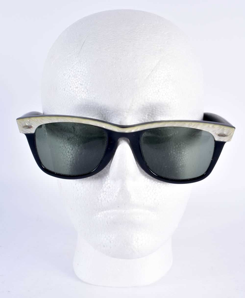 FOUR PAIRS OF RAYBAN SUNGLASSES. 15 cm wide. (4) - Image 6 of 9