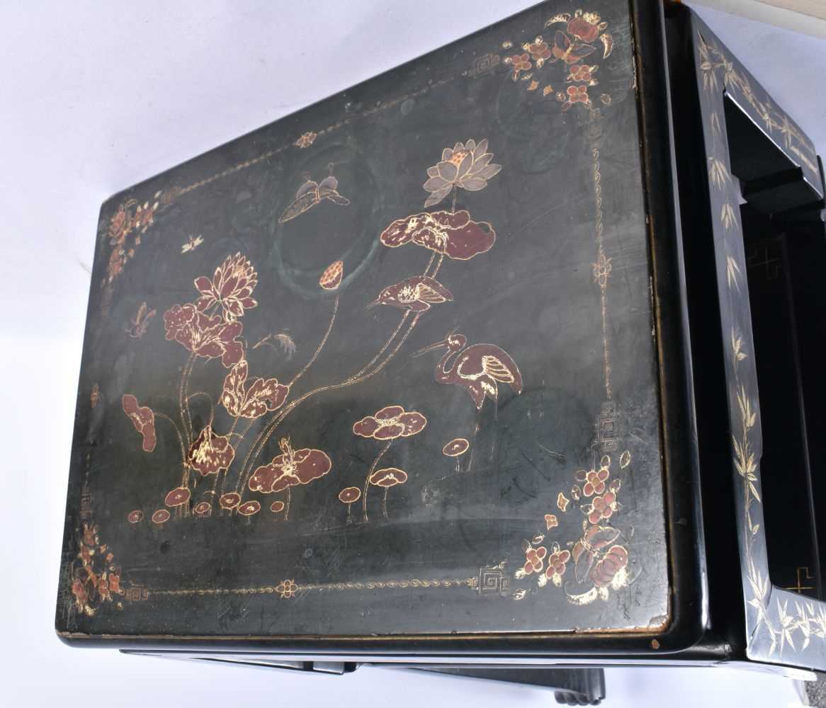 A VERY FINE 18TH/19TH CENTURY JAPANESE EDO PERIOD LACQUERED TABLE CABINET by Tsurushita Chouji, upon - Bild 29 aus 32