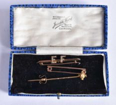 A 9 Carat Gold Stick Pin set with a Pearl together with 2 Bar Brooches. Stamped 9CT. Pin 6cm long,