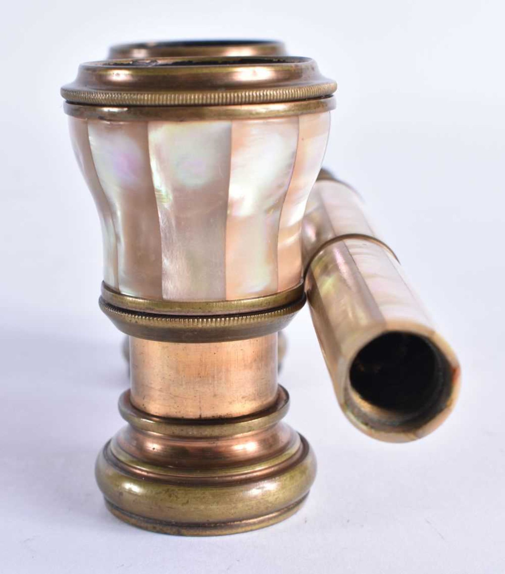 A PAIR OF MOTHER OF PEARL OPERA GLASSES 6 x 23cm extended - Image 8 of 8