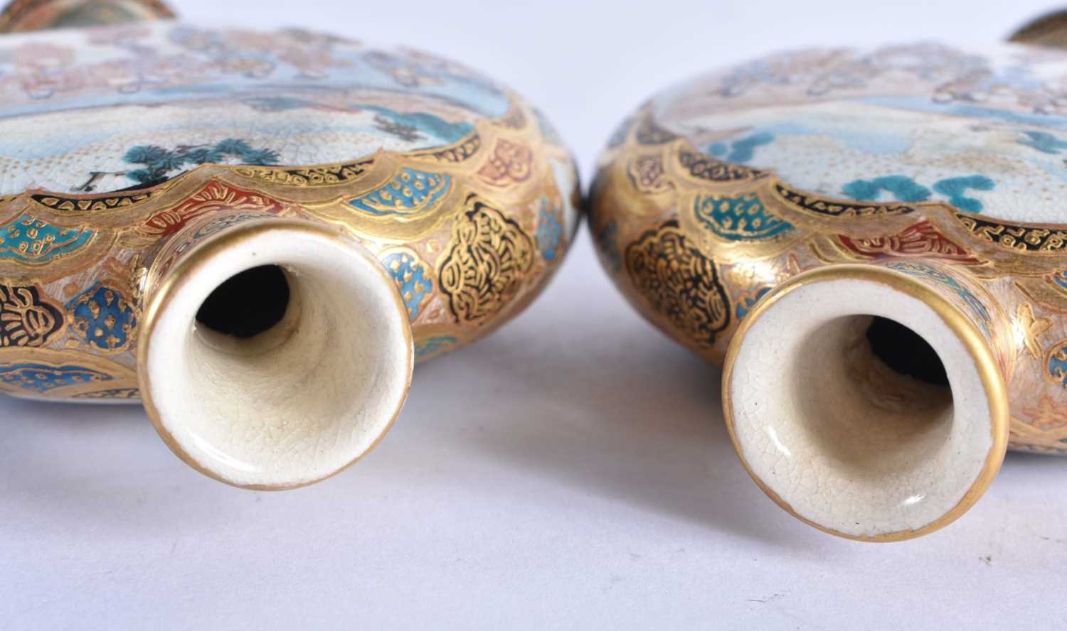 A PAIR OF 19TH CENTURY JAPANESE MEIJI PERIOD SATSUMA MOON FLASKS by Shimazu, painted with numerous - Image 6 of 7