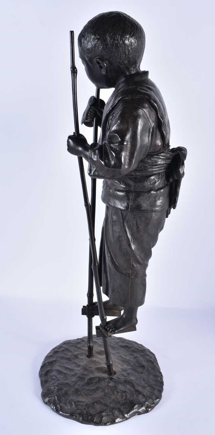 A LARGE 19TH CENTURY JAPANESE MEIJI PERIOD BRONZE OKIMONO modelled as a young boy walking on stilts. - Image 3 of 6