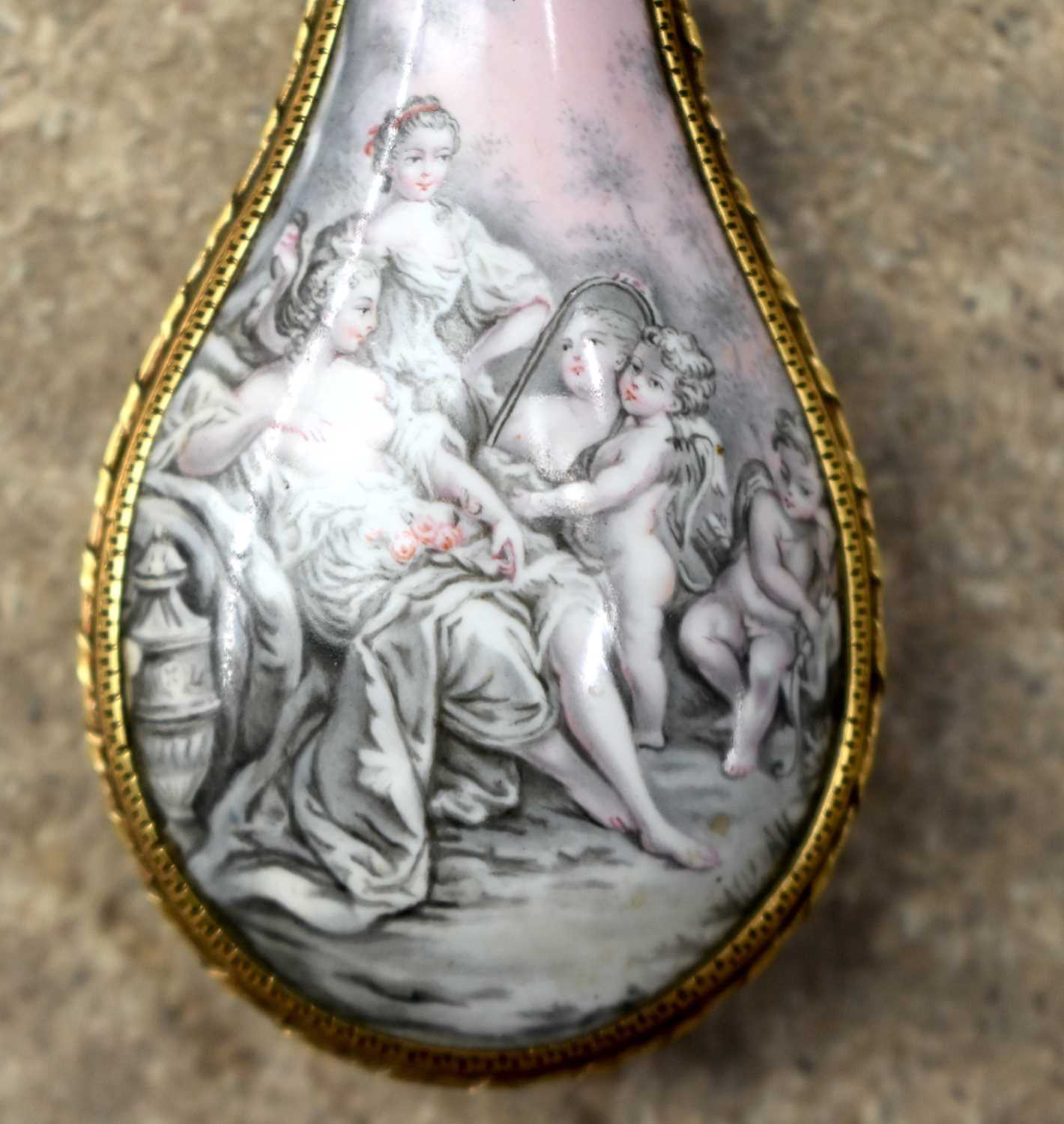 A FINE EARLY 19TH CENTURY VIENNESE ENAMEL AND ENGRAVED BRONZE SCENT BOTTLE AND STOPPER beautifully - Image 10 of 20