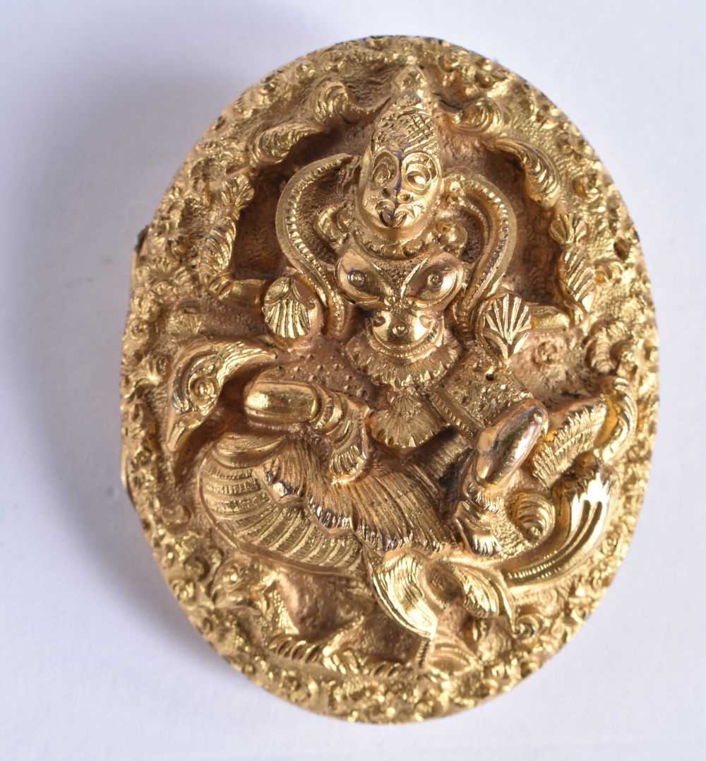 A Yellow Metal Locket Brooch (possibly Burmese Gold). 5cm x 4cm x 1.8cm, weight 15.4g. - Image 2 of 4