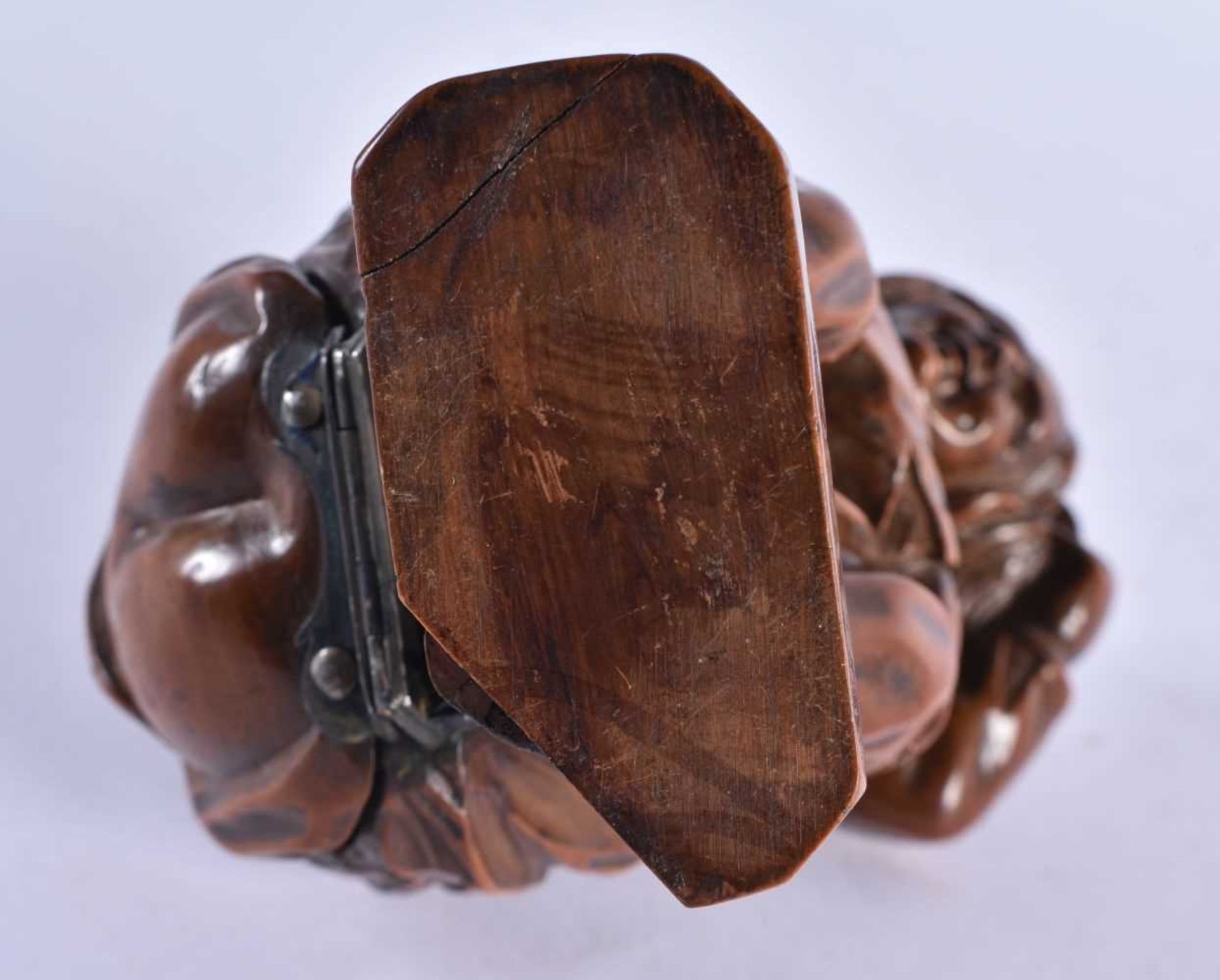 A VERY RARE 18TH CENTURY CARVED TREEN WOOD SNUFF BOX formed as a defecating male, wearing his - Image 10 of 10