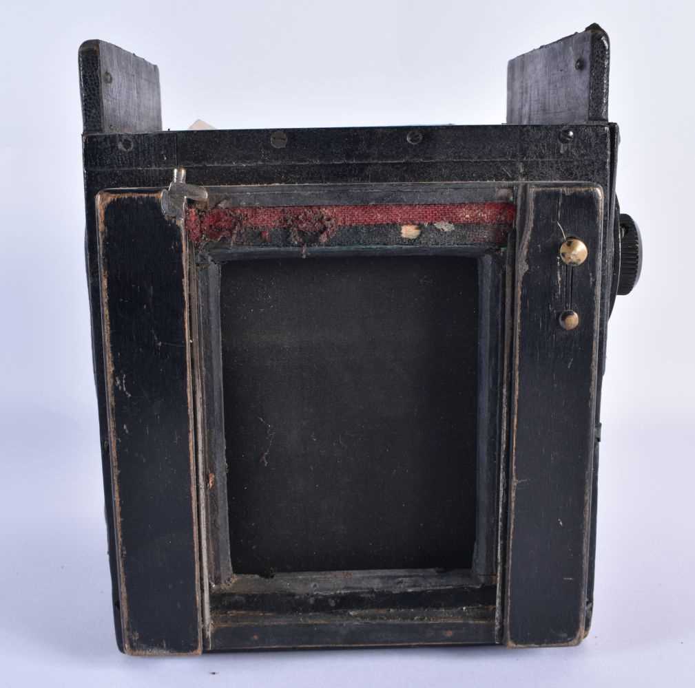 Vintage Reflex Box ANTIQUE CAMERA - Body Only. 18 cm x 15 cm. - Image 3 of 6