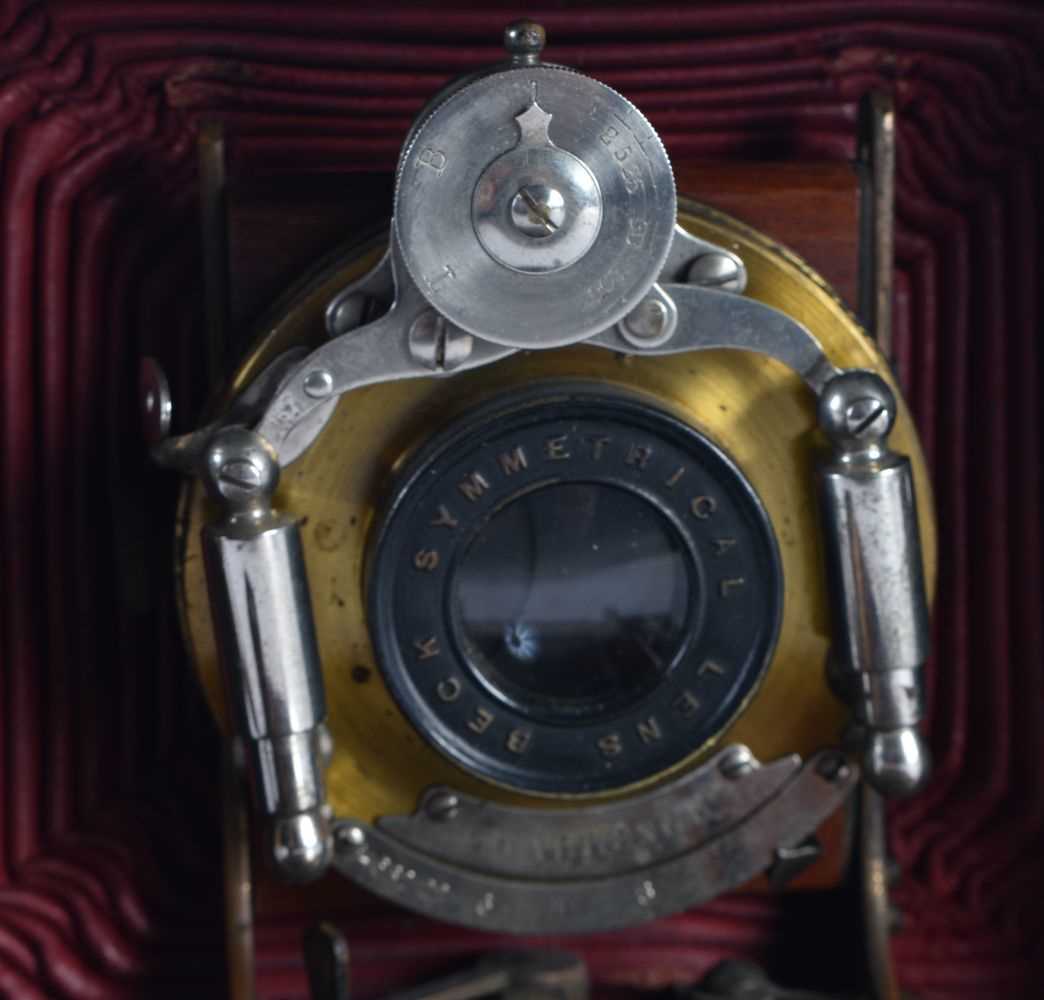 J.Lizars Model C Challenge ANTIQUE CAMERA w/ Red Bellows. 14 cm x 12 cm. - Image 2 of 4