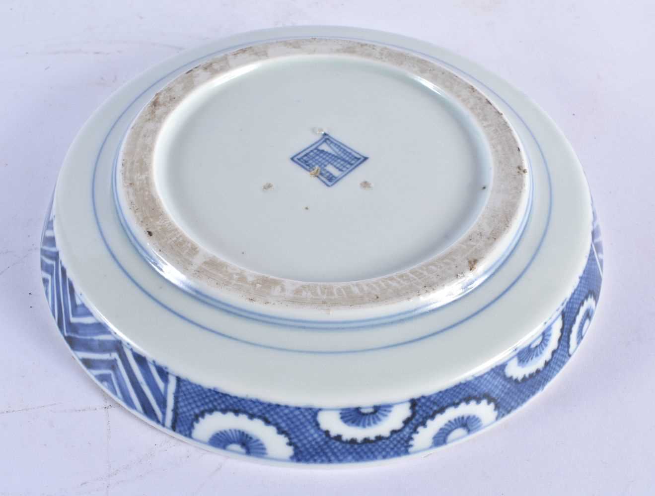 AN EARLY 18TH CENTURY JAPANESE EDO PERIOD KAKIEMON PORCELAIN BOWL AND COVER together with a C1700 - Image 6 of 6