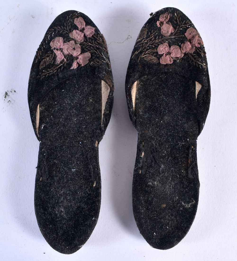 THREE PAIRS OF ANTIQUE CHILDRENS SHOES. Largest 18 cm wide. (6) - Image 2 of 9