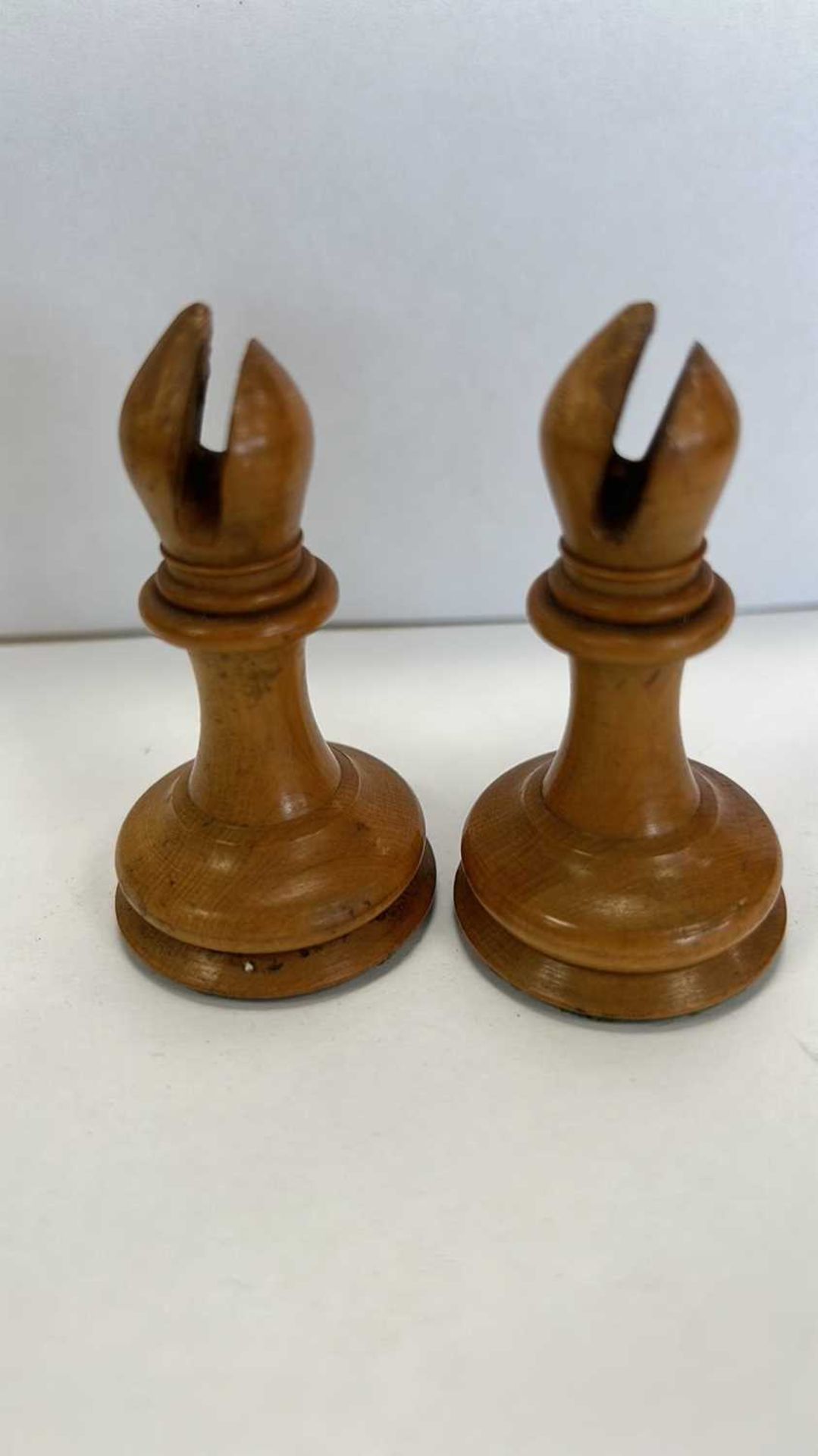 A LARGE ANTIQUE STAUNTON TYPE J JAQUES OF LONDON EBONY AND BOXWOOD CHESS SET (32 Pieces complete) - Image 12 of 44