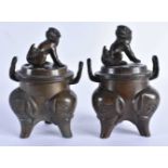 A PAIR OF LATE 19TH/20TH CENTURY JAPANESE MEIJI PERIOD BRONZE CENSERS AND COVERS formed with