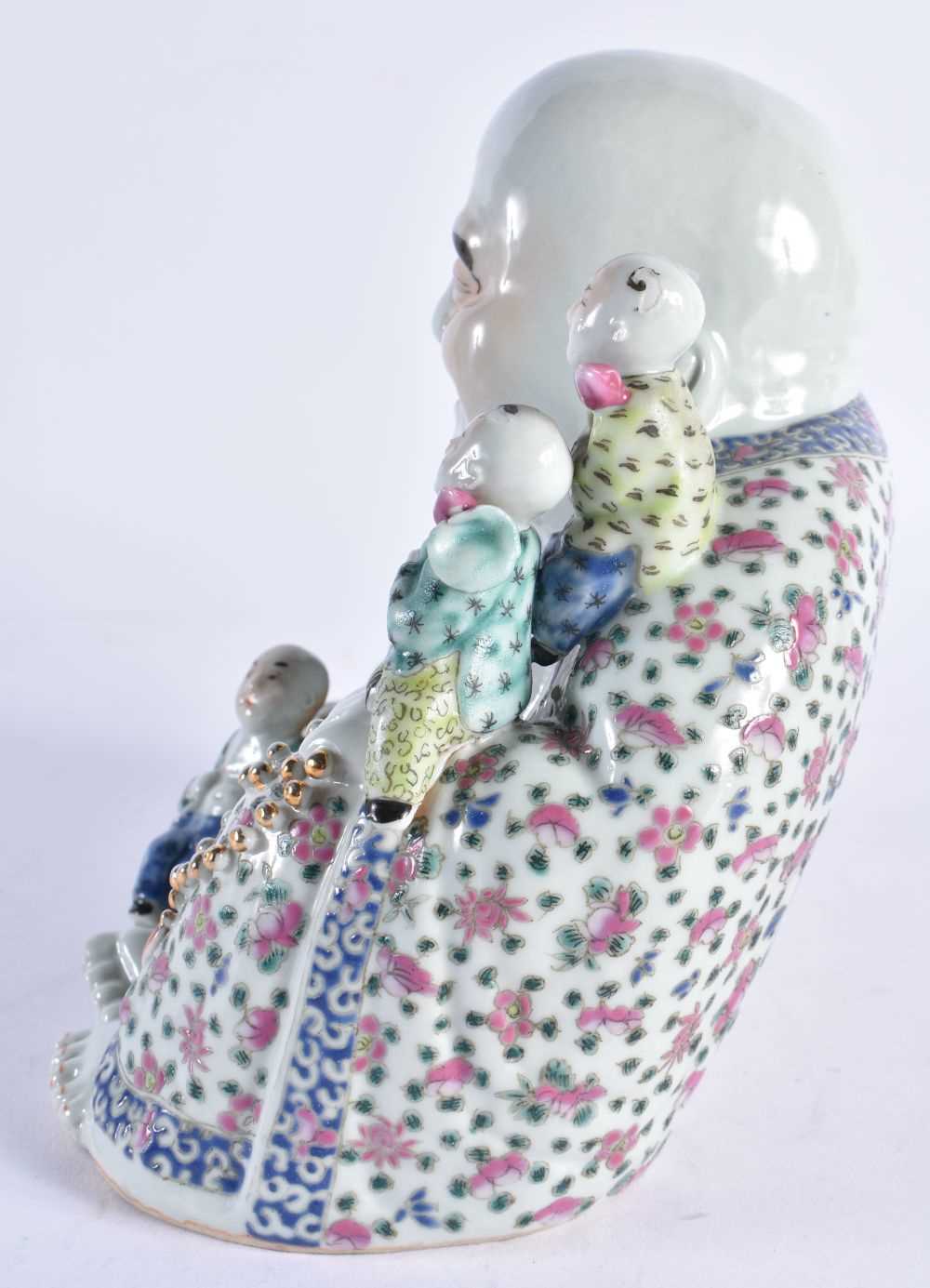 AN EARLY 20TH CENTURY CHINESE FAMILLE ROSE PORCELAIN FIGURE OF A BUDDHA Late Qing/Republic, modelled - Image 5 of 17