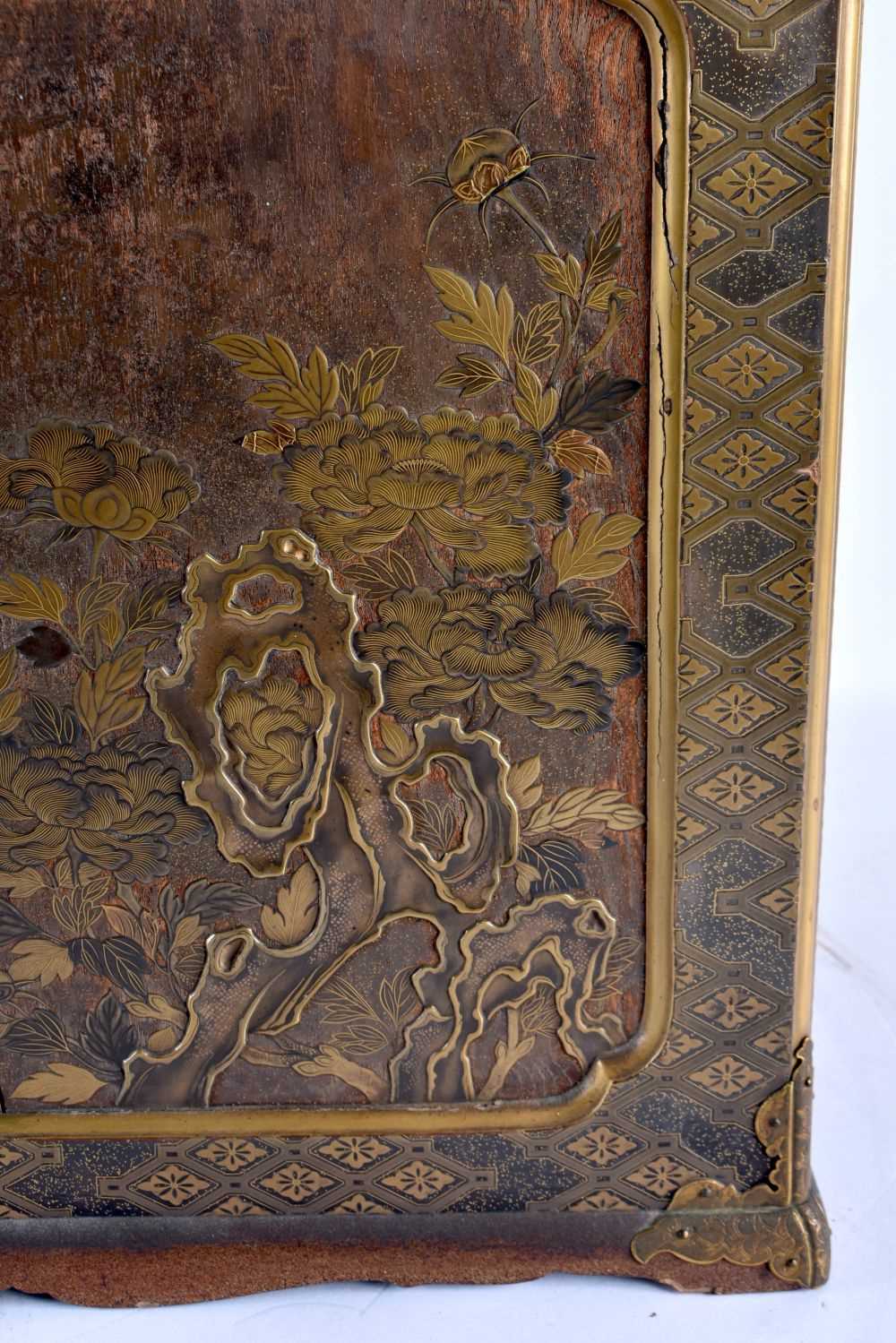 A VERY FINE 18TH/19TH CENTURY JAPANESE EDO PERIOD LACQUERED TABLE CABINET by Tsurushita Chouji, upon - Image 9 of 32