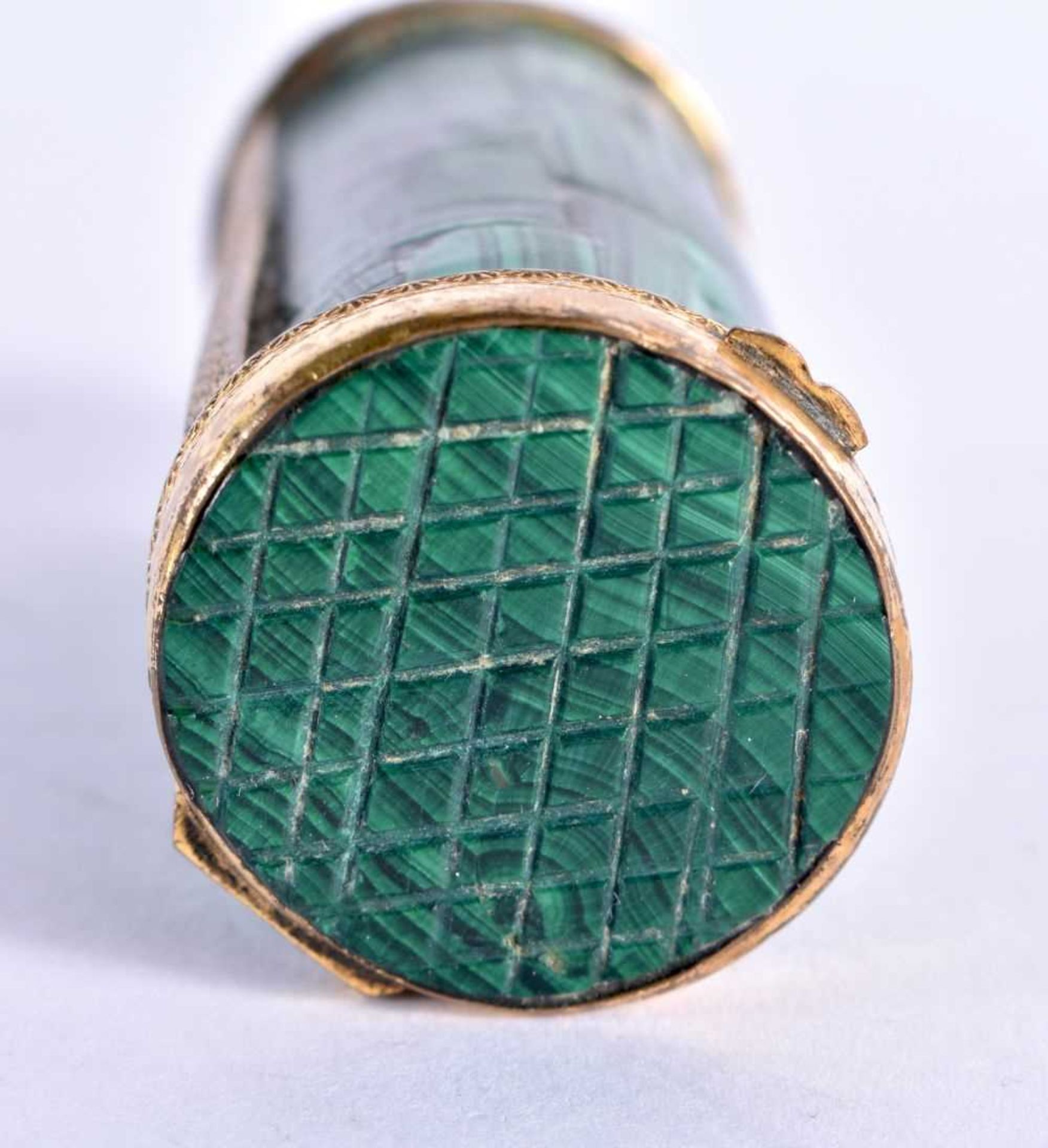 A CHARMING 19TH CENTURY FRENCH CARVED MALACHITE GILT MOUNTED VESTA CASE of naturalistic form. 6.25 - Image 5 of 6