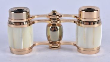 A PAIR OF MOTHER OF PEARL OPERA GLASSES. 9 cm x 6 cm.