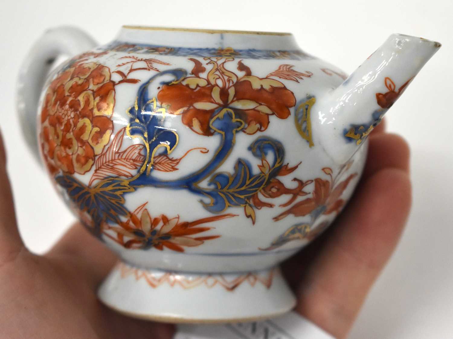 A PAIR OF LATE 17TH/18TH CENTUTYR CHINESE IMARI BLUE AND WHITE PORCELAIN TEAPOTS AND COVERS Kangxi/ - Image 11 of 27