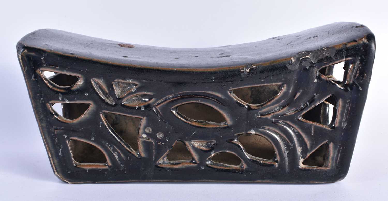 A 16TH/17TH CENTURY CHINESE BROWN AND BLACK GLAZED POTTERY PILLOW Late Ming. 24 cm x 10 cm.