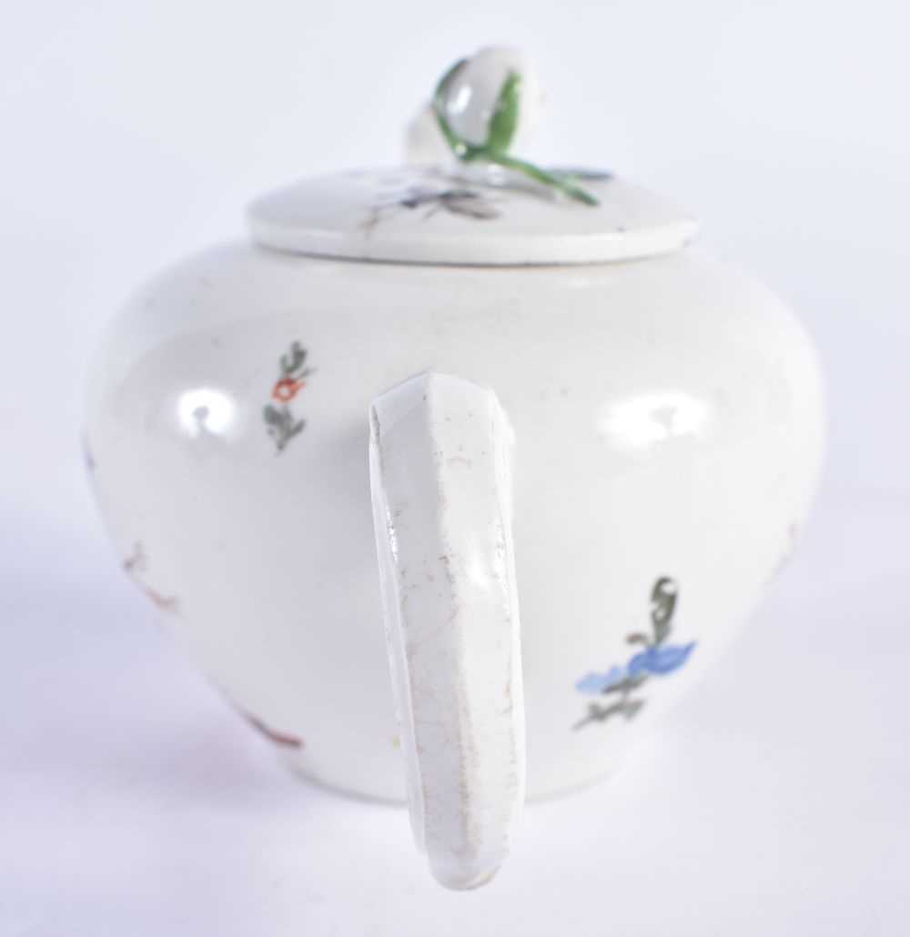A RARE 18TH CENTURY GERMAN PORCELAIN BULLET FORM TEAPOT AND COVER painted in the Meissen style - Image 4 of 6