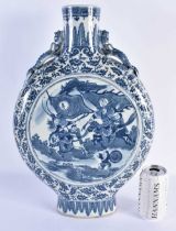 A VERY LARGE 19TH CENTURY CHINESE BLUE AND WHITE PORCELAIN MOON FLASK Qing, painted with warriors