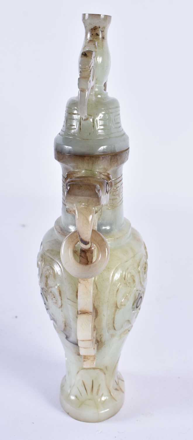 AN EARLY 20TH CENTURY CHINESE CARVED TWIN HANDLED JADE VASE AND COVER Late Qing/Republic. 19 cm x 10 - Image 6 of 8