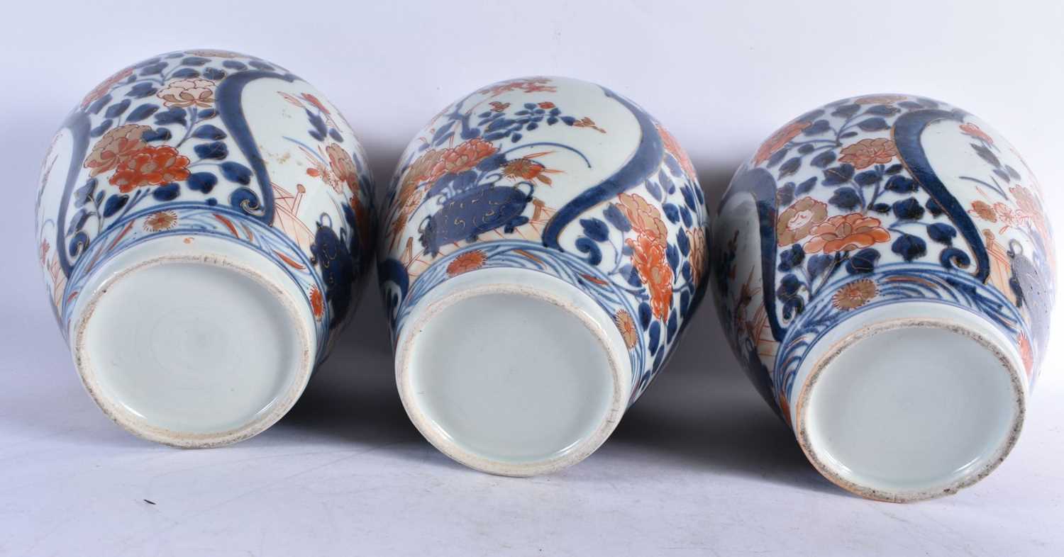 AN 18TH CENTURY JAPANESE EDO PERIOD IMARI PORCELAIN GARNITURE OF VASES painted with flowers. Largest - Image 5 of 8