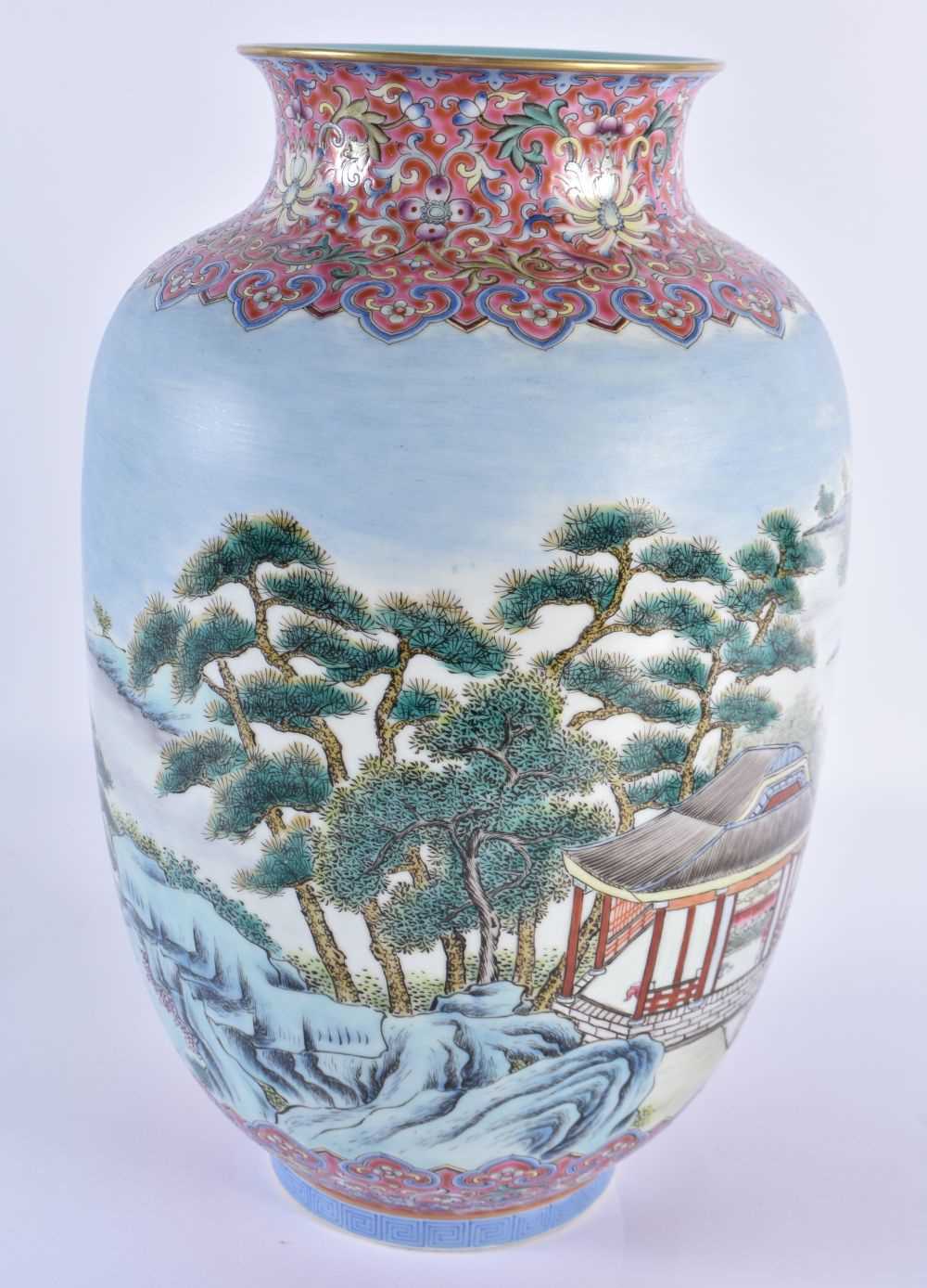 A FINE EARLY 20TH CENTURY CHINESE FAMILLE ROSE PORCELAIN LANTERN VASE Late Qing/Republic, painted - Image 4 of 20