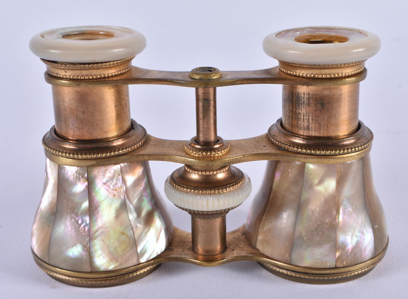 A PAIR OF MOTHER OF PEARL OPERA GLASSES. 9 cm x 6 cm. - Image 2 of 4