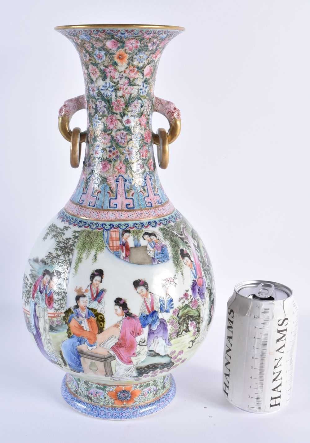 A FINE LARGE EARLY 20TH CENTURY CHINESE FAMILLE ROSE PORCELAIN TWIN HANDLED VASE Late Qing/Republic,