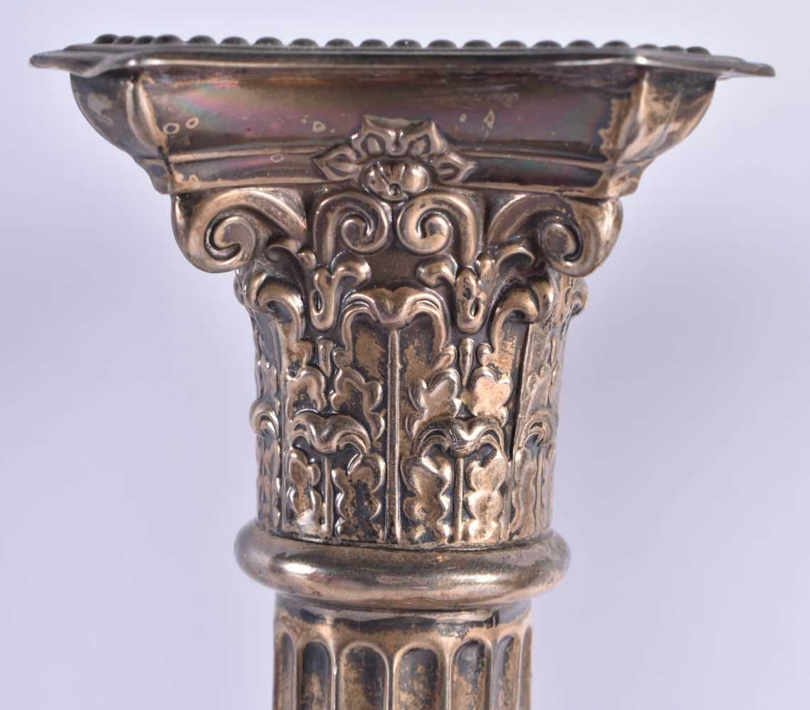 A LARGE PAIR OF ANTIQUE SILVER CORINTHIAN COLUMN CANDLESTICKS. Birmingham 1919. 31 cm x 12.5 cm. - Image 3 of 7