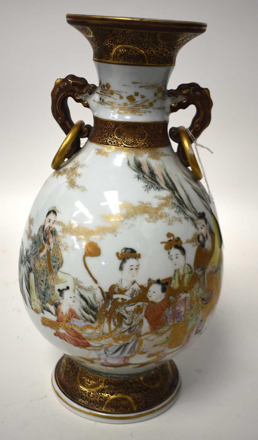 A LARGE 19TH CENTURY JAPANESE MEIJI PERIOD TWIN HANDLED KUTANI PORCELAIN VASE painted with figures - Image 11 of 21