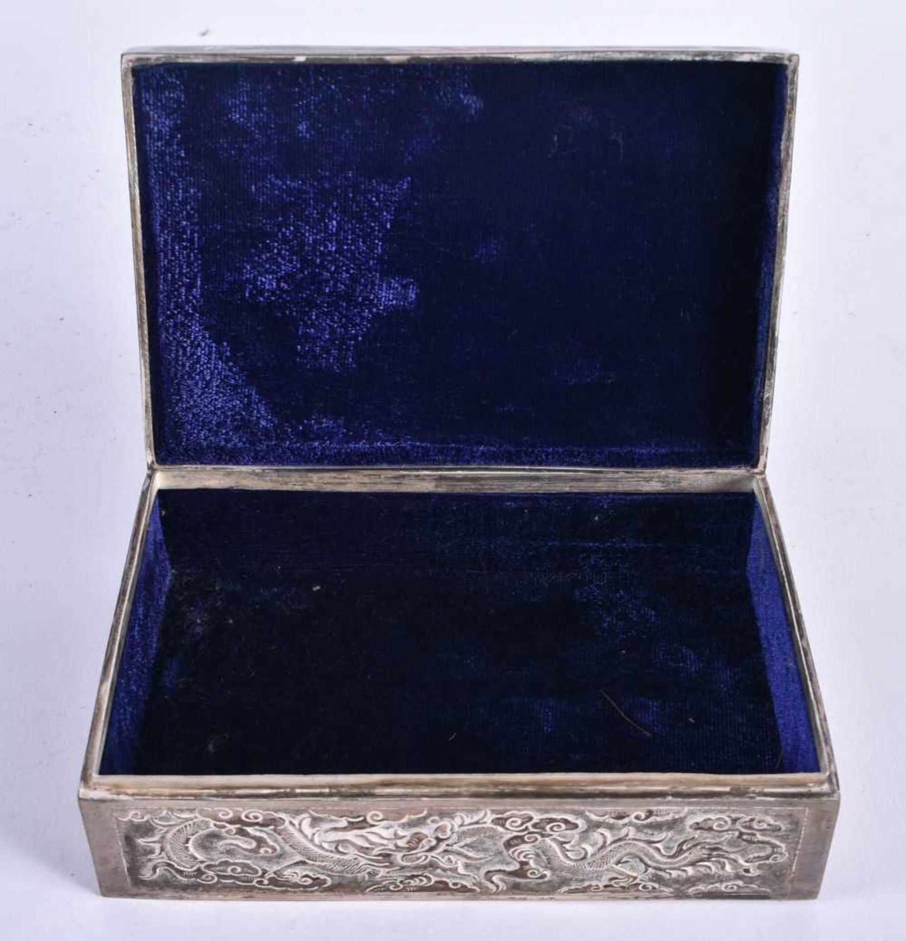 AN ANTIQUE CHINESE SILVER REPOUSSE DRAGON BOX. 267 grams. 15 cm x 10 cm. - Image 2 of 5