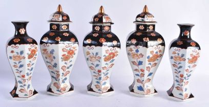 AN UNUSUAL 19TH CENTURY JAPANESE MEIJI PERIOD IMARI PORCELAIN GARNITURE painted with flowers on a