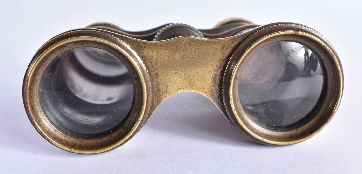 A PAIR OF ENAMELED OPERA GLASSES 9 x 11cm extended - Image 4 of 5