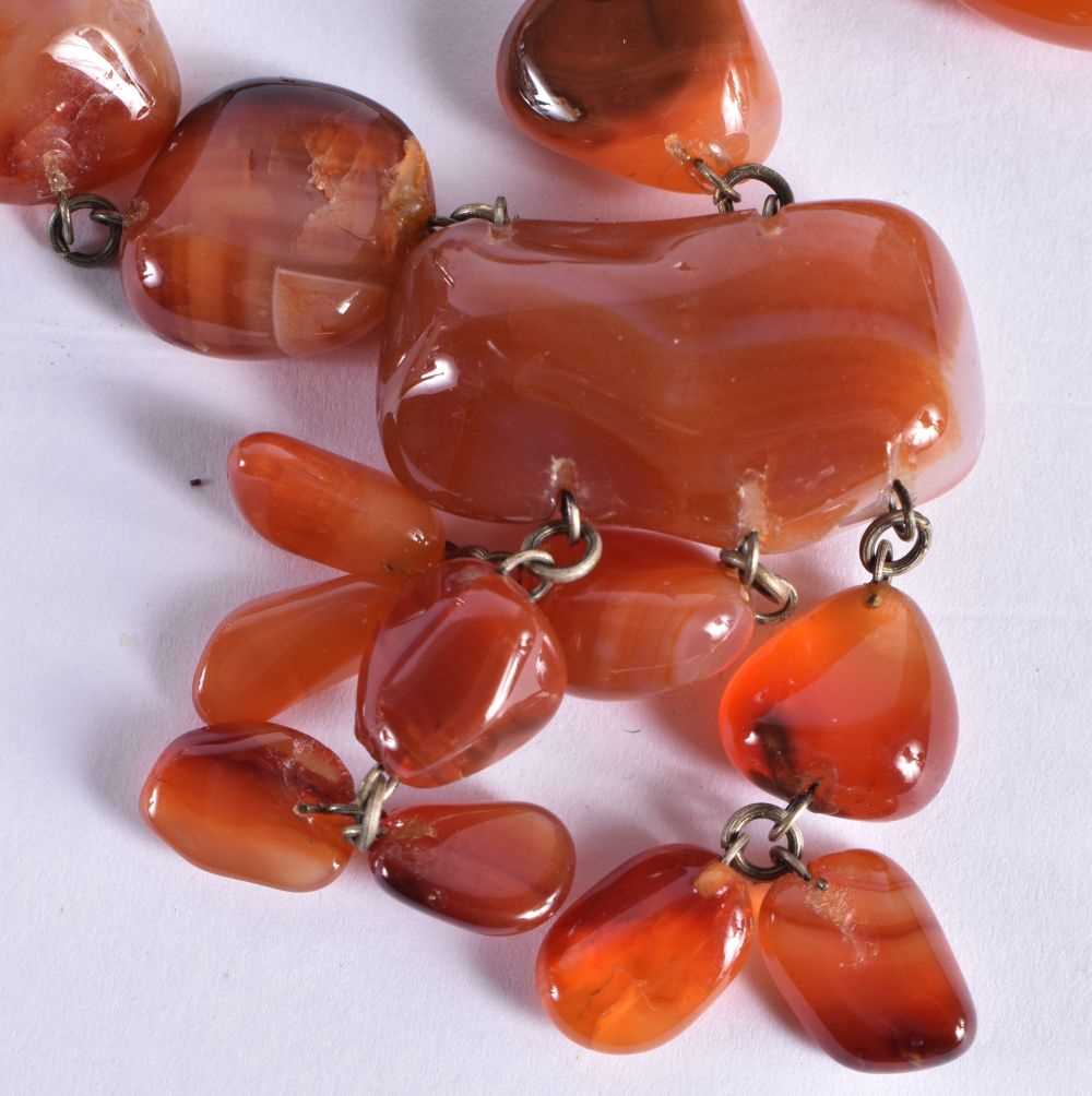 An Agate Necklace together with an Agate Bangle. Necklace 74cm long, total weight 165g. (2) - Image 5 of 5