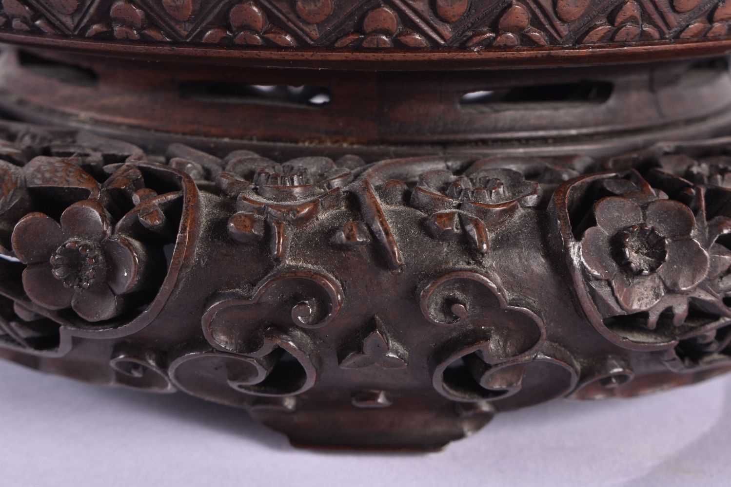 A FINE EARLY 19TH CENTURY CHINESE CARVED HARDWOOD DRAGON STAND Qing, beautifully carved with a - Image 3 of 14