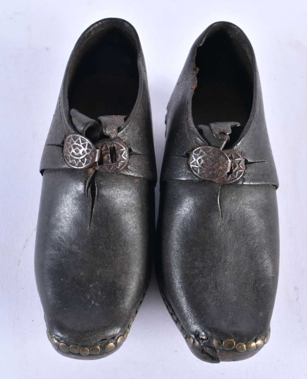 THREE PAIRS OF ANTIQUE CHILDRENS SHOES. Largest 18 cm wide. (6) - Image 7 of 9