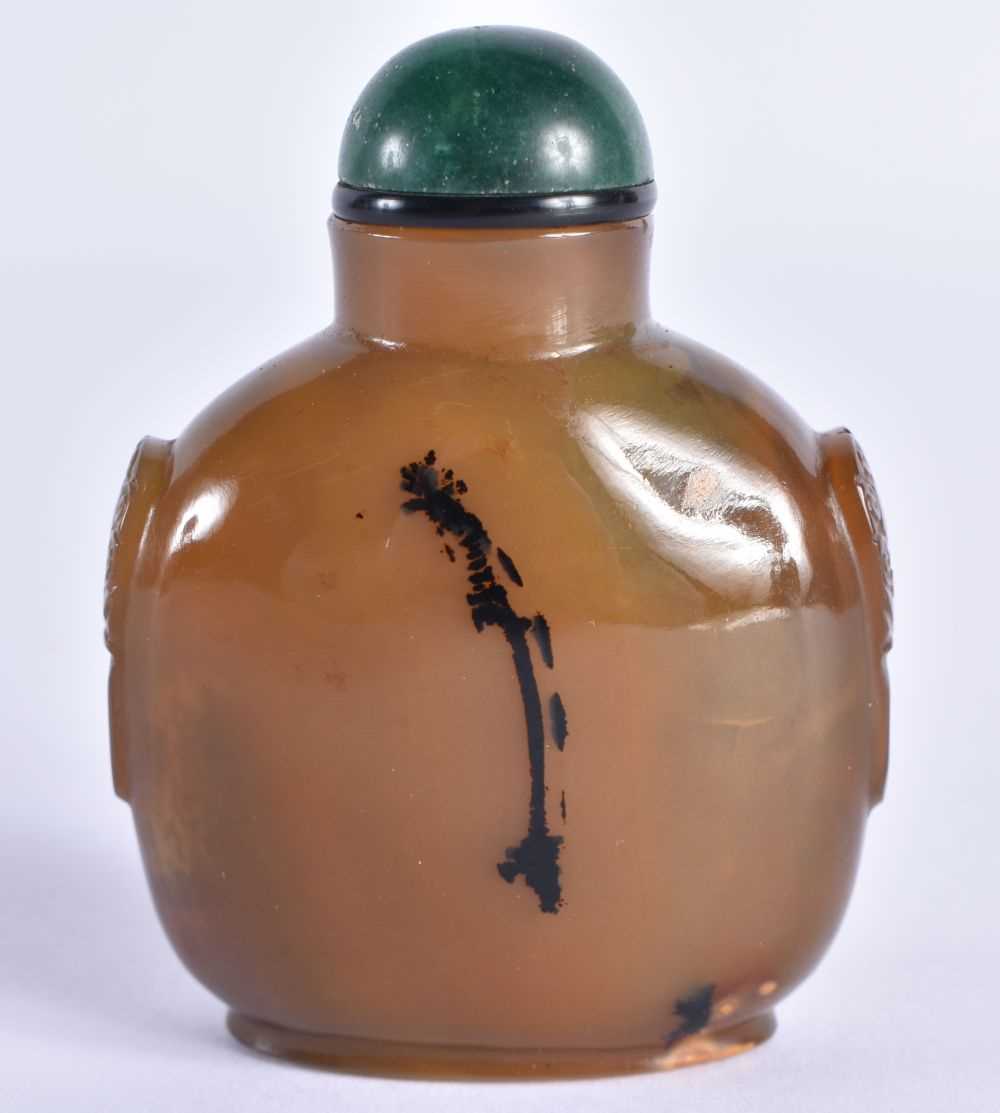 A 19TH CENTURY CHINESE CARVED AGATE SNUFF BOTTLE Qing, with jade stopper. 7.5 cm x 5.5 cm. - Image 3 of 6