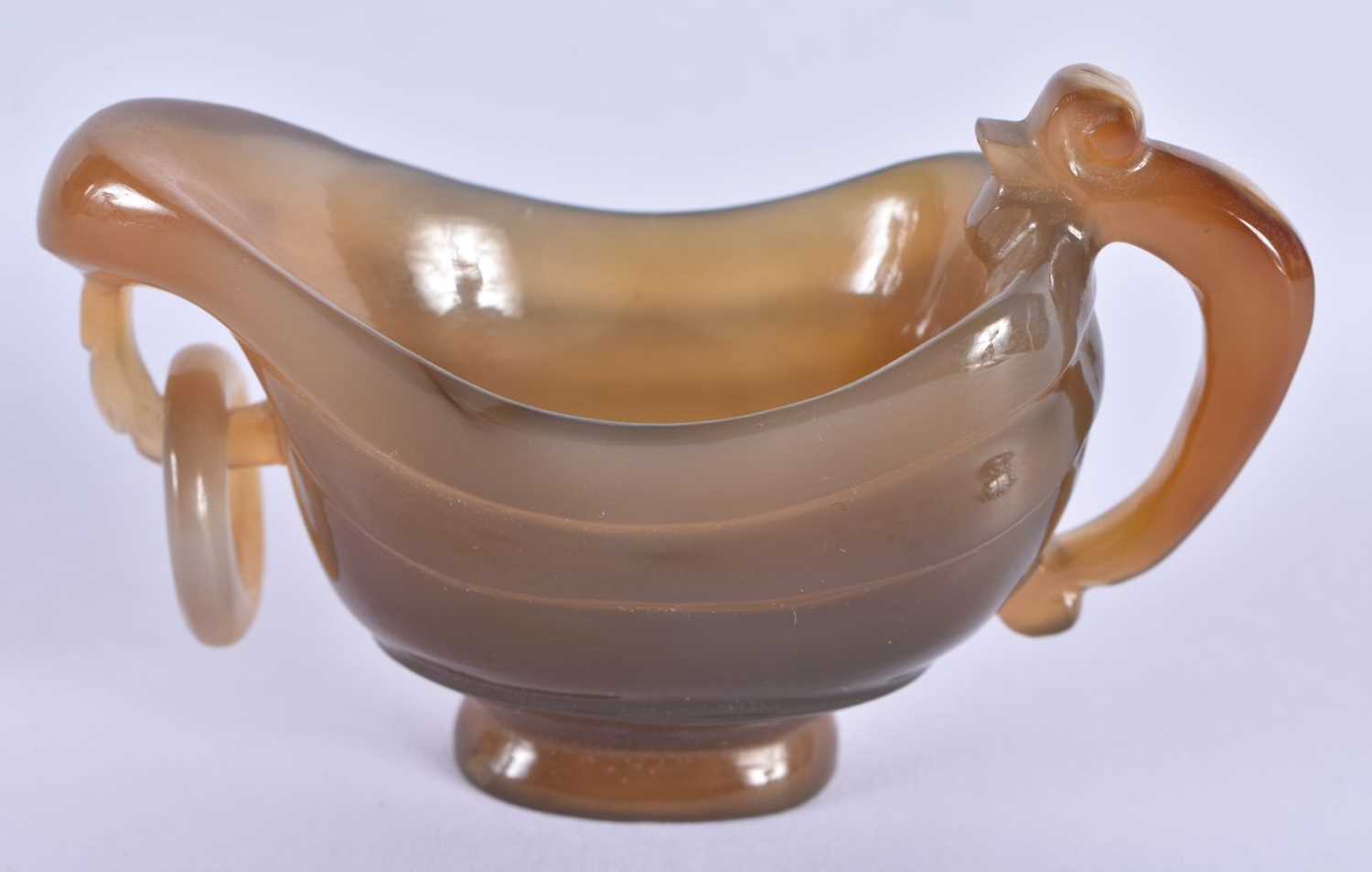 A 19TH CENTURY CHINESE CARVED AGATE LIBATION CUP Qing, of plain form with ring handle. 7.5 cm x 5 - Image 3 of 6