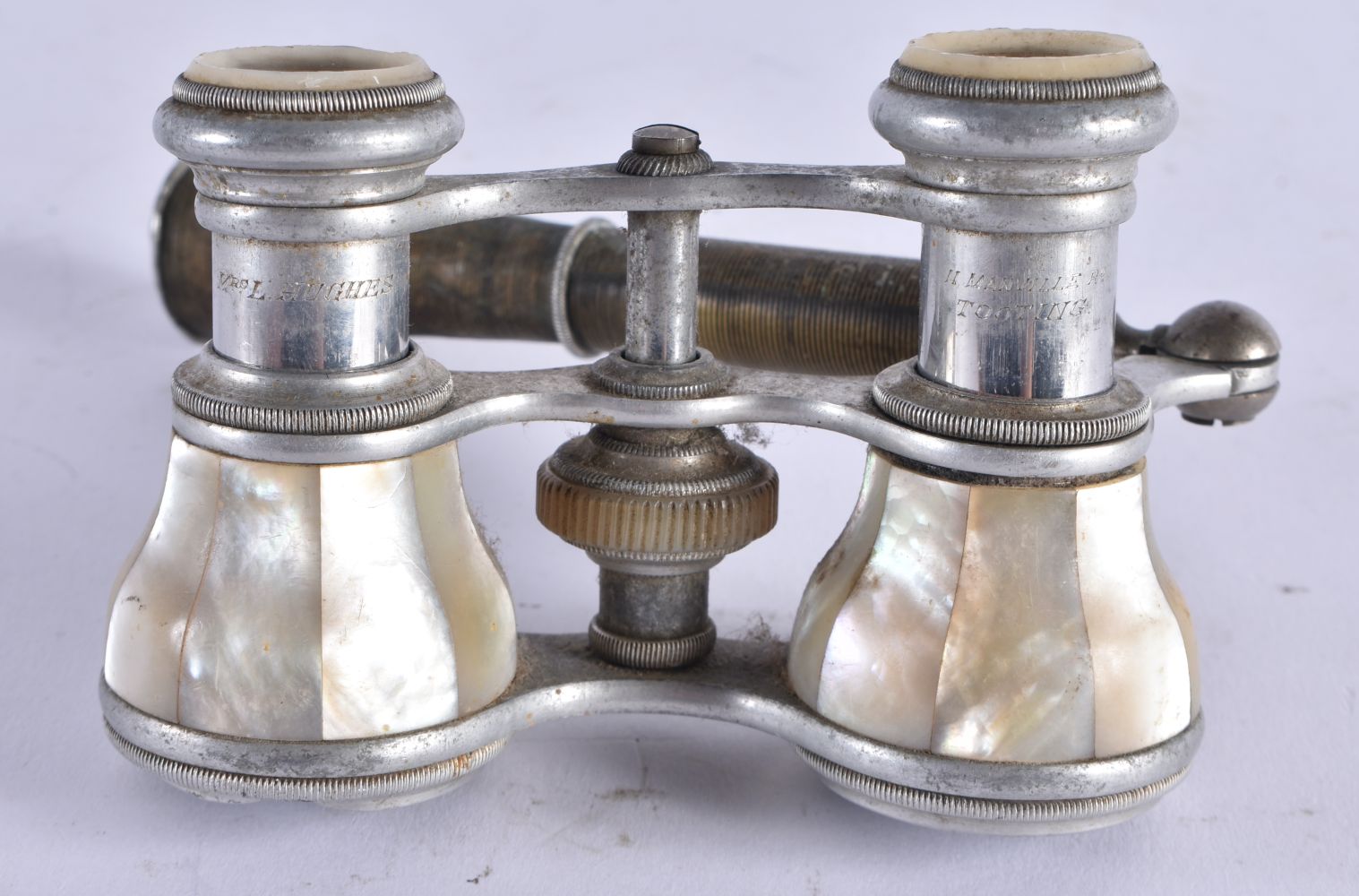 A PAIR OF MOTHER OF PEARL OPERA GLASSES. 21 cm x 8 cm. - Image 2 of 4